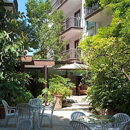 Hotel La Pergola 3*